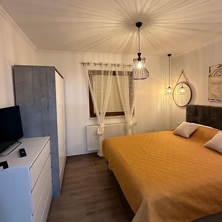 Apartman Lana วลาซิส ภายนอก รูปภาพ