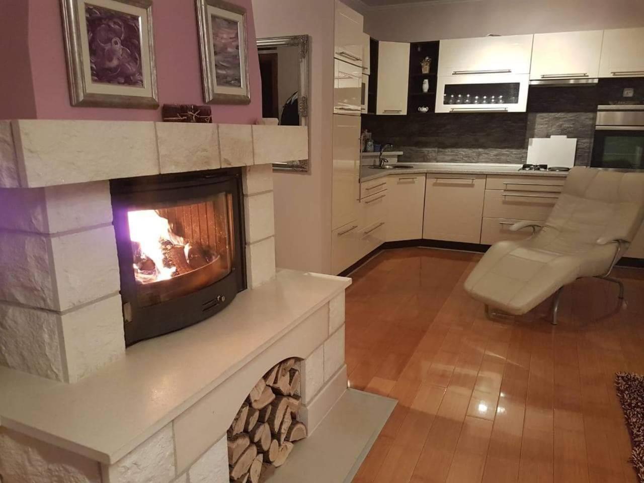 Apartman Lana วลาซิส ภายนอก รูปภาพ
