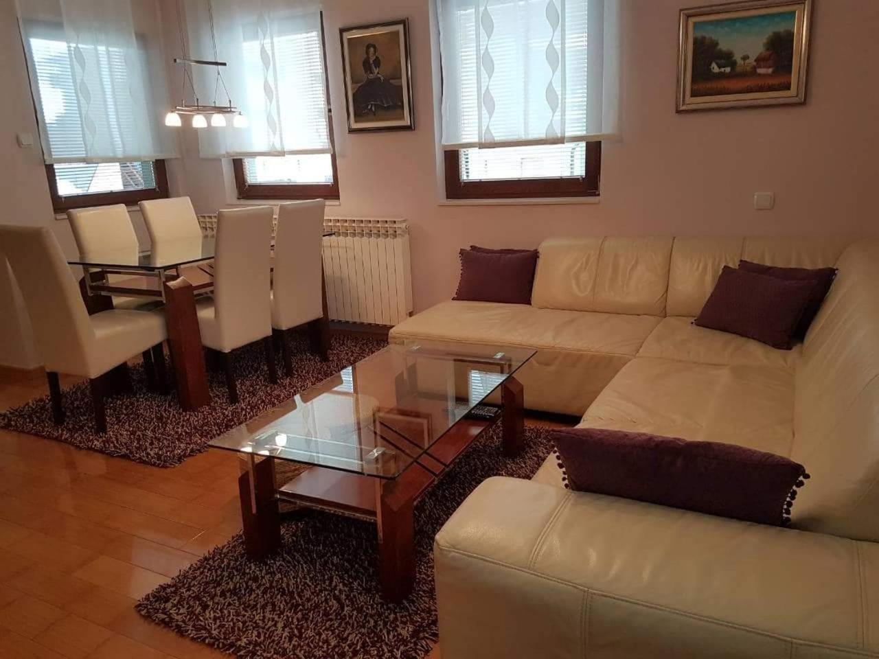 Apartman Lana วลาซิส ภายนอก รูปภาพ