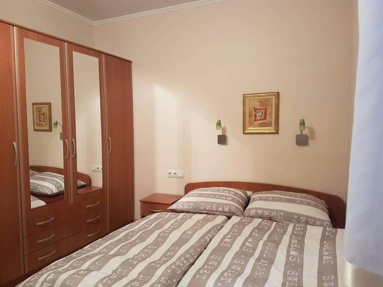 Apartman Lana วลาซิส ภายนอก รูปภาพ